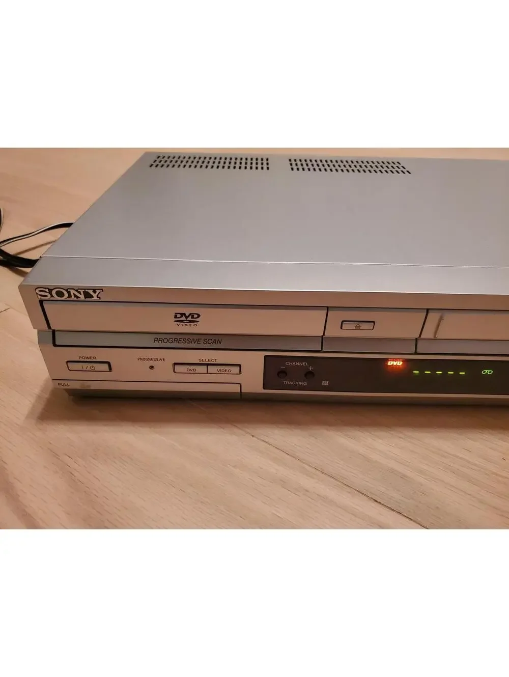 Sony SLV-D350P DVD Player and VHS Video Cassette Recorder Combo